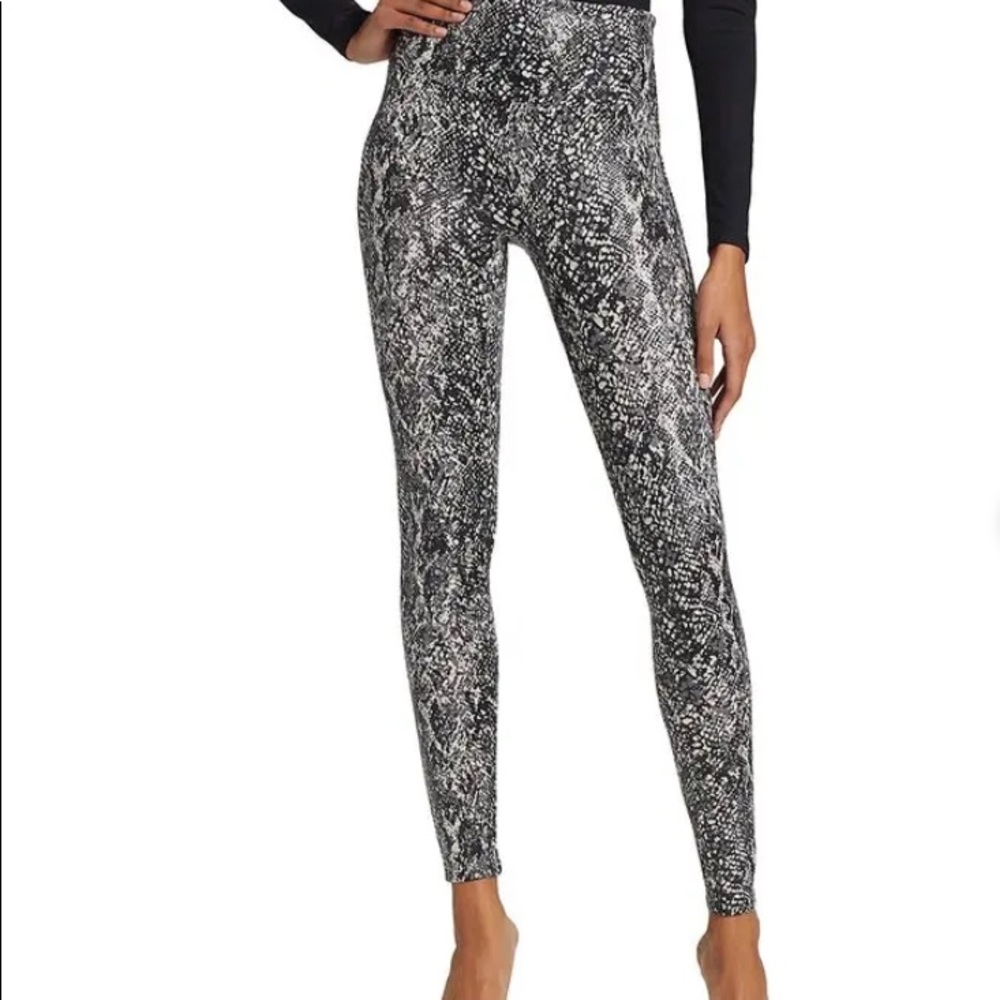 Spanx Faux Leather leggings snakeskin print Grey Snake